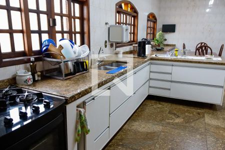 Casa à venda com 400m², 4 quartos e 6 vagas Casa à venda com 400m², 4 quartos e 6 vagasCozinha