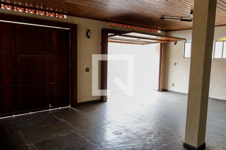 Casa à venda com 400m², 4 quartos e 6 vagas Casa à venda com 400m², 4 quartos e 6 vagasÁrea comum