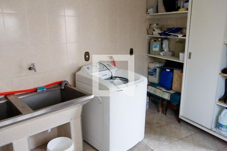 Casa à venda com 400m², 4 quartos e 6 vagas Casa à venda com 400m², 4 quartos e 6 vagasLavanderia