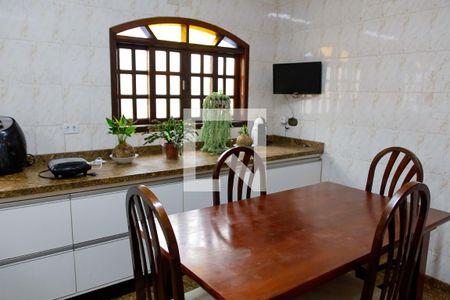 Casa à venda com 400m², 4 quartos e 6 vagas Casa à venda com 400m², 4 quartos e 6 vagasCozinha