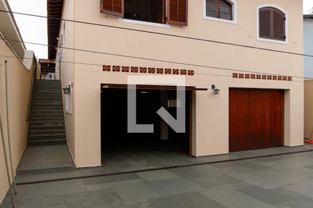 Casa à venda com 400m², 4 quartos e 6 vagas Casa à venda com 400m², 4 quartos e 6 vagasÁrea comum