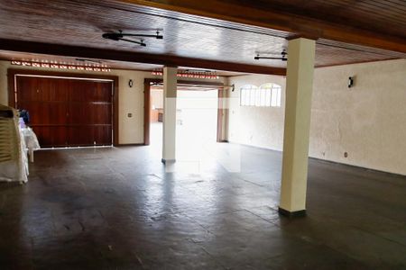 Casa à venda com 400m², 4 quartos e 6 vagas Casa à venda com 400m², 4 quartos e 6 vagasGaragem