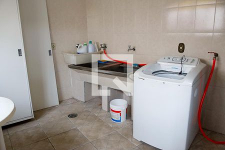 Casa à venda com 400m², 4 quartos e 6 vagas Casa à venda com 400m², 4 quartos e 6 vagasLavanderia