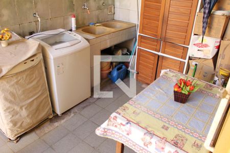 Casa à venda com 375m², 2 quartos e 2 vagasÁrea de serviço