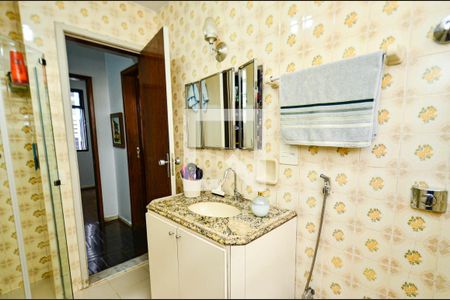 Apartamento para alugar com 136m², 4 quartos e 2 vagasBanheiro social