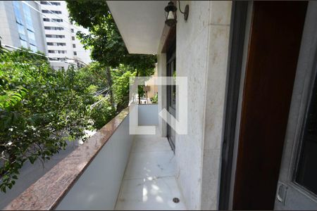 Apartamento para alugar com 136m², 4 quartos e 2 vagasVaranda