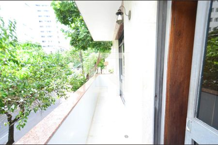 Apartamento para alugar com 136m², 4 quartos e 2 vagasVaranda