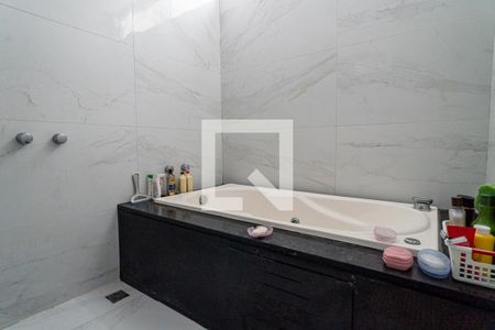 Casa de condomínio à venda com 520m², 3 quartos e 4 vagasBanheiro da Suíte Master