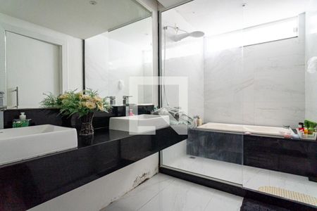 Casa de condomínio à venda com 520m², 3 quartos e 4 vagasBanheiro da Suíte Master