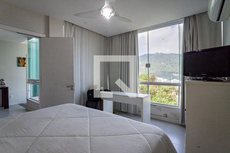 Casa de condomínio à venda com 520m², 3 quartos e 4 vagasSuite Master