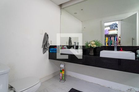 Casa de condomínio à venda com 520m², 3 quartos e 4 vagasBanheiro da Suíte Master