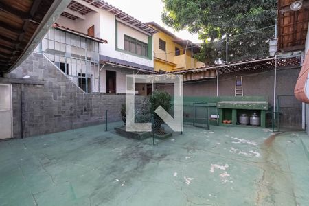 Casa à venda com 360m², 4 quartos e 2 vagasQuintal