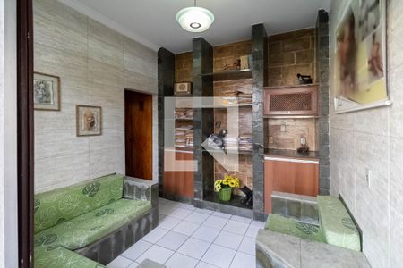 Casa à venda com 360m², 4 quartos e 2 vagasCasa externa - Sala