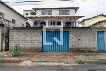 Casa à venda com 324m², 3 quartos e 4 vagasFachada