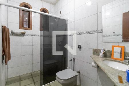 Casa à venda com 324m², 3 quartos e 4 vagasBanheiro social 