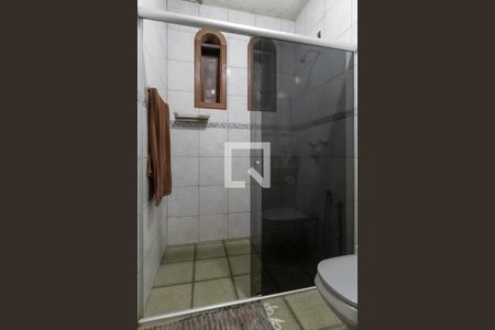 Casa à venda com 324m², 3 quartos e 4 vagasBanheiro social 