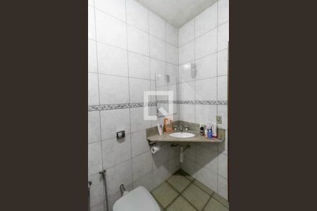 Casa à venda com 324m², 3 quartos e 4 vagasBanheiro social 