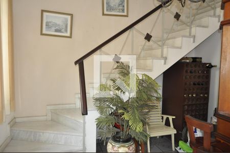 Casa à venda com 340m², 6 quartos e sem vagaEscada