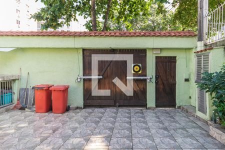 Casa à venda com 390m², 3 quartos e 4 vagasVaranda - Portão automático