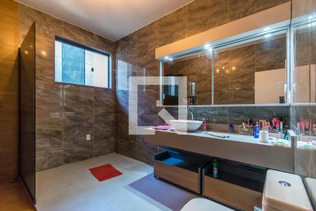 Casa à venda com 390m², 3 quartos e 4 vagasBanheiro da Suíte