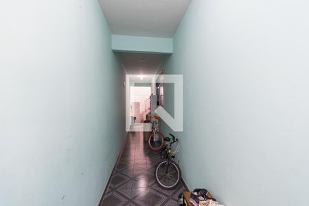 Casa à venda com 390m², 3 quartos e 4 vagasÁrea de Serviço - Corredor lateral