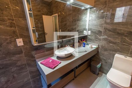 Casa à venda com 390m², 3 quartos e 4 vagasBanheiro da Suíte