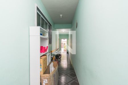 Casa à venda com 390m², 3 quartos e 4 vagasVaranda - Corredor lateral de acesso