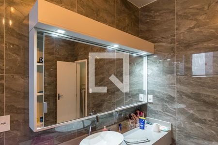 Casa à venda com 390m², 3 quartos e 4 vagasBanheiro da Suíte