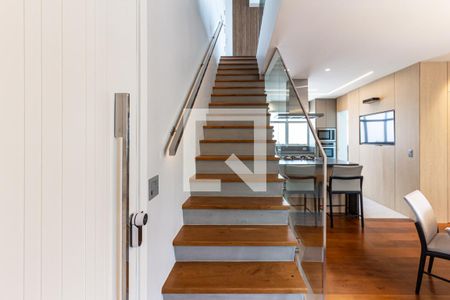 Apartamento para alugar com 240m², 1 quarto e 4 vagas Apartamento para alugar com 240m², 1 quarto e 4 vagasEscada - Acesso Cobertura