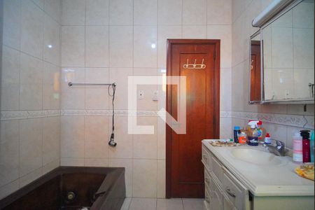 Casa à venda com 800m², 4 quartos e 5 vagasBanheiro da Suíte 2