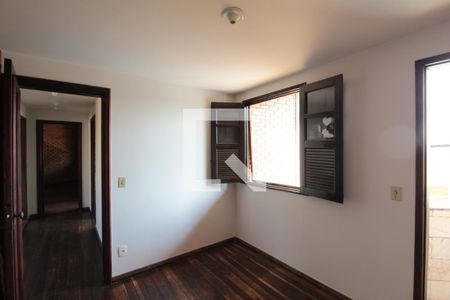 Casa à venda com 315m², 5 quartos e 3 vagasQuarto 1