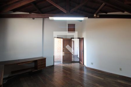 Casa à venda com 315m², 5 quartos e 3 vagasQuarto 2