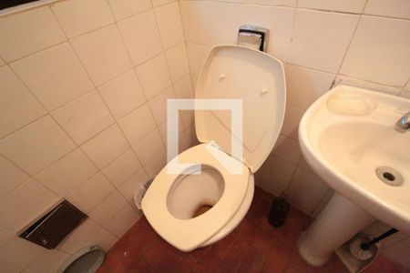 Casa à venda com 315m², 5 quartos e 3 vagasBanheiro de Serviço