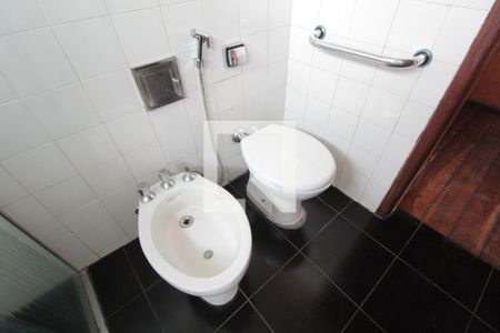 Casa à venda com 315m², 5 quartos e 3 vagasBanheiro da Suite 1