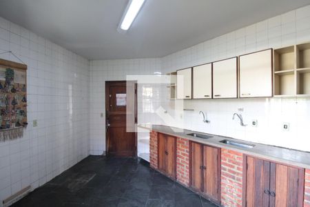 Casa à venda com 315m², 5 quartos e 3 vagasCozinha
