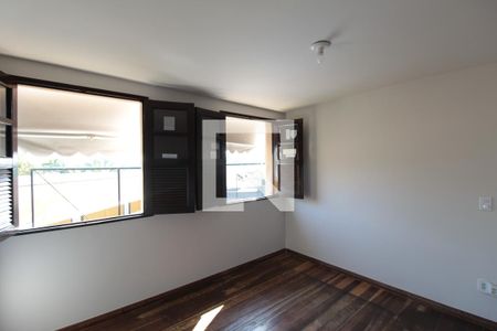 Casa à venda com 315m², 5 quartos e 3 vagasQuarto 3