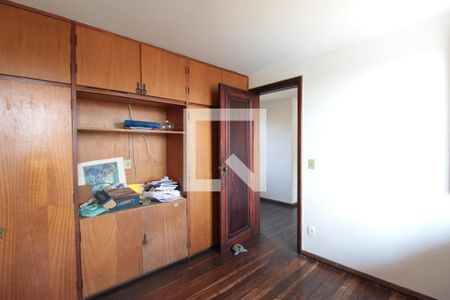 Casa à venda com 315m², 5 quartos e 3 vagasQuarto 1