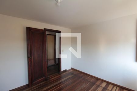 Casa à venda com 315m², 5 quartos e 3 vagasQuarto 3