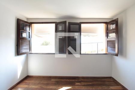 Casa à venda com 315m², 5 quartos e 3 vagasQuarto 3