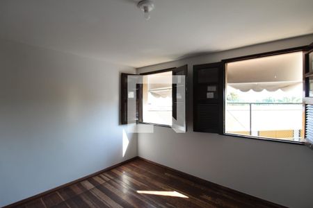 Casa à venda com 315m², 5 quartos e 3 vagasQuarto 3