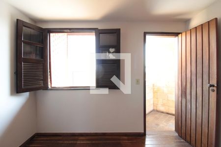 Casa à venda com 315m², 5 quartos e 3 vagasQuarto 1