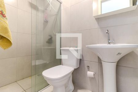 Banheiro de kitnet/studio para alugar com 1 quarto, 23m² em República, São Paulo