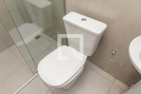 Banheiro de kitnet/studio para alugar com 1 quarto, 21m² em República, São Paulo