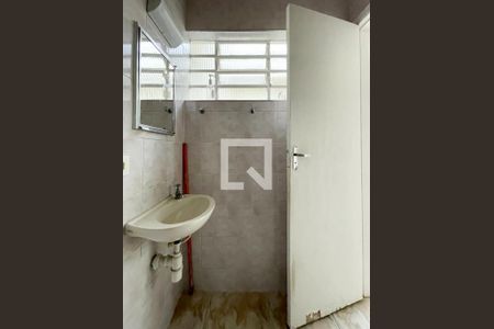 Casa para alugar com 120m², 2 quartos e 2 vagas Casa para alugar com 120m², 2 quartos e 2 vagasBanheiro de Serviço