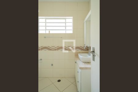 Casa para alugar com 120m², 2 quartos e 2 vagas Casa para alugar com 120m², 2 quartos e 2 vagasBanheiro Social