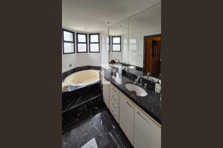 Apartamento à venda com 185m², 4 quartos e 3 vagasBanheiro da Suíte