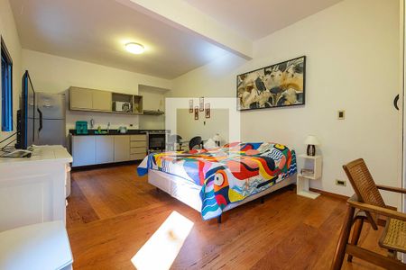 Casa à venda com 468m², 5 quartos e 4 vagas Casa à venda com 468m², 5 quartos e 4 vagasEdícula - Quarto