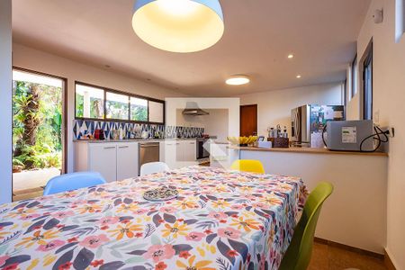 Casa à venda com 468m², 5 quartos e 4 vagas Casa à venda com 468m², 5 quartos e 4 vagasCozinha