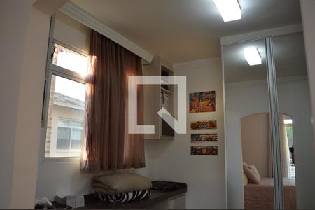 Casa de condomínio à venda com 160m², 3 quartos e 4 vagasCloset Suíte