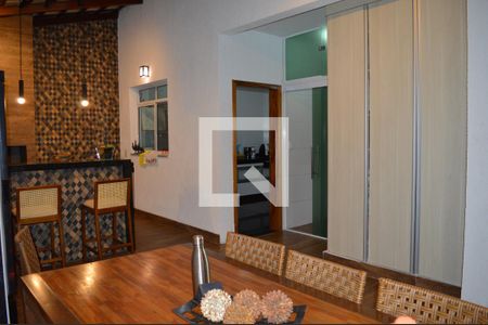 Casa de condomínio à venda com 160m², 3 quartos e 4 vagasÁrea gourmet